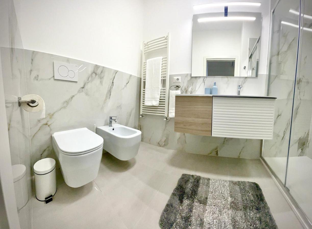 Luxury 2 Bedroom Apartament, Close To San Siro, Fiera And 10 Min Metro To Duomo Mediolan Zewnętrze zdjęcie