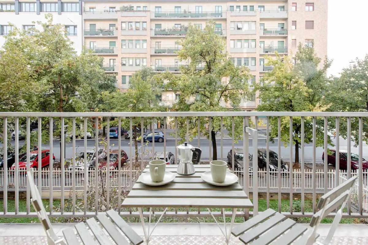 Luxury 2 Bedroom Apartament, Close To San Siro, Fiera And 10 Min Metro To Duomo Mediolan Zewnętrze zdjęcie