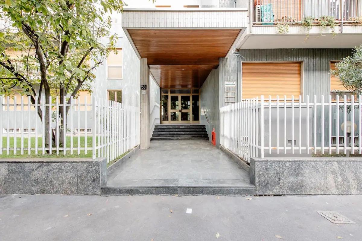 Luxury 2 Bedroom Apartament, Close To San Siro, Fiera And 10 Min Metro To Duomo Mediolan Zewnętrze zdjęcie