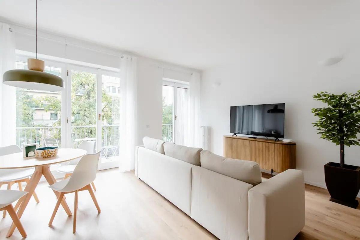 Luxury 2 Bedroom Apartament, Close To San Siro, Fiera And 10 Min Metro To Duomo Mediolan Zewnętrze zdjęcie