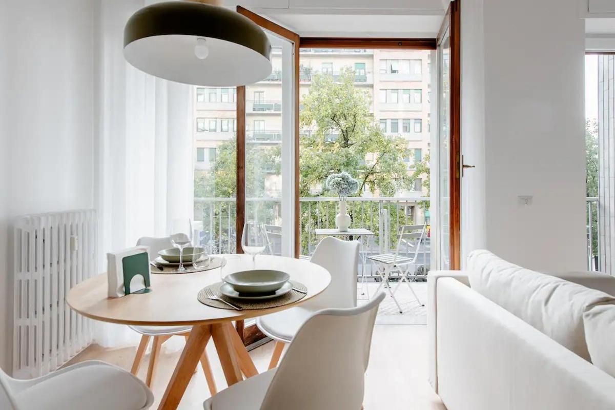 Luxury 2 Bedroom Apartament, Close To San Siro, Fiera And 10 Min Metro To Duomo Mediolan Zewnętrze zdjęcie