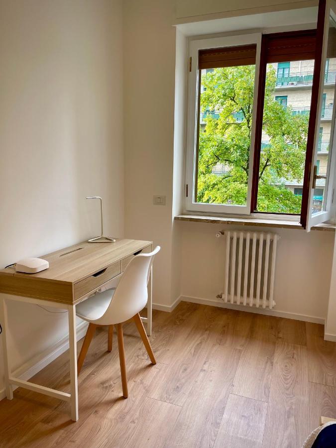 Luxury 2 Bedroom Apartament, Close To San Siro, Fiera And 10 Min Metro To Duomo Mediolan Zewnętrze zdjęcie